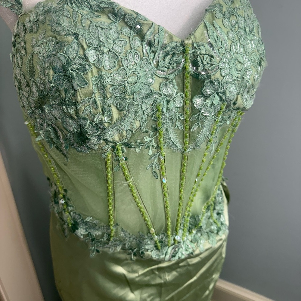 Green Lace Bodice Evening Gown - Picture 4 of 5